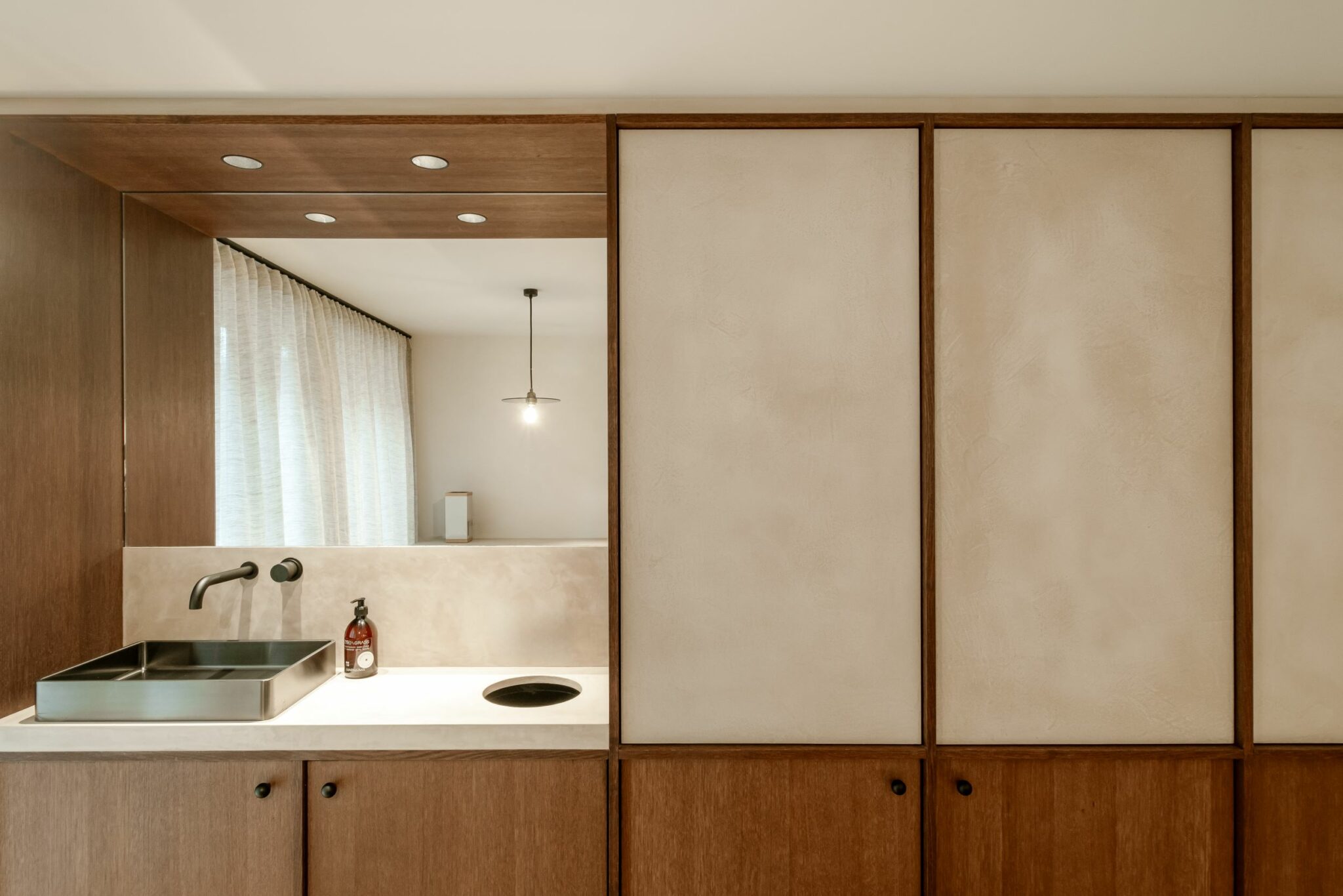 ClayLime - placard furniture Stoot Optiek Edegem Belgium MonoSoft Duvet lime plaster enduit chaux sols murs meubles floors walsl furniture (8)