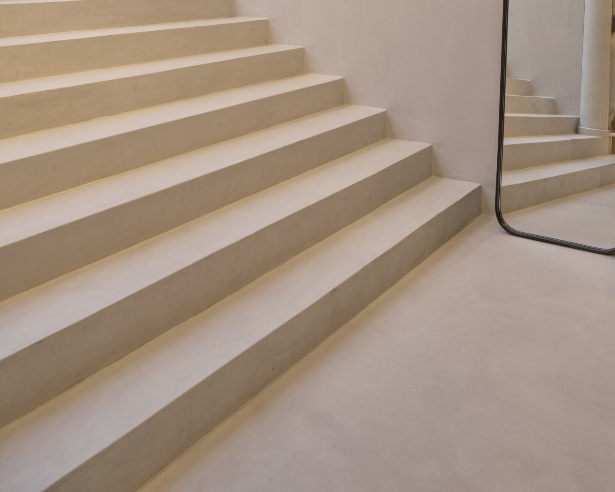 ClayLime - Natural clay plaster on stairs and floors. Contrete floor effect